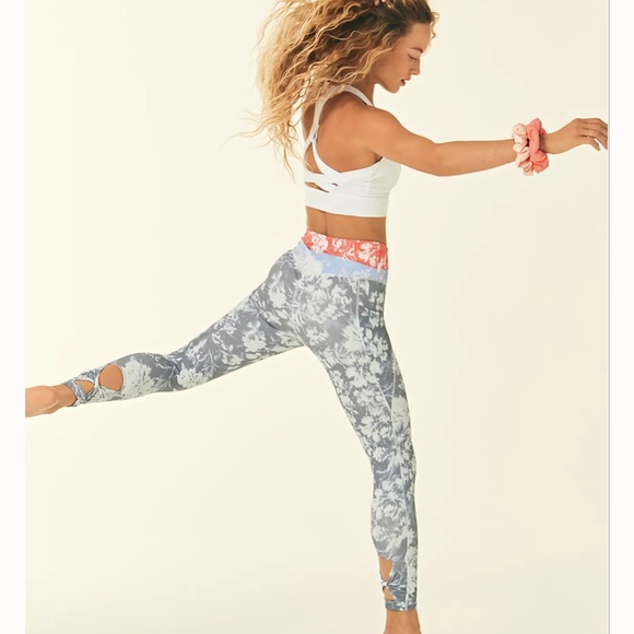 Free People Movement High-Rise Ankle Printed Wave Rider Cutouts Back Leggings - Picture 1 of 9